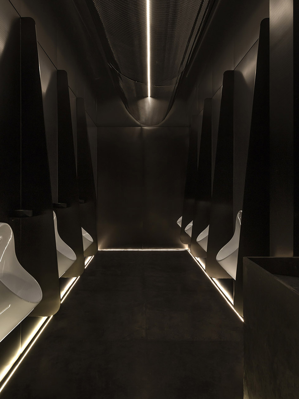 PULLME Dining and Bar Balance Design