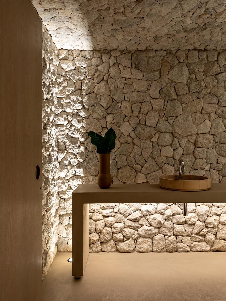 55 Design by Studio Arthur Casas izg