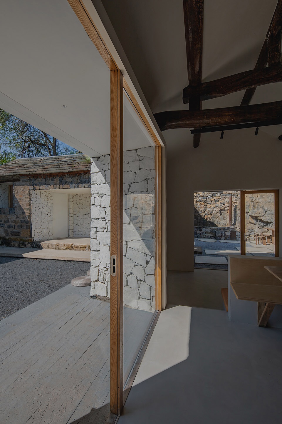 Mountain Dwelling STUDIO FSJ