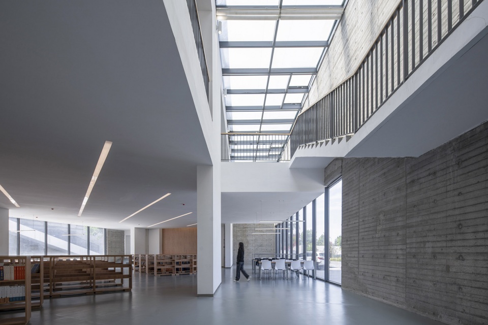 Tuyi Building of Youlan Middle School WAU Design
