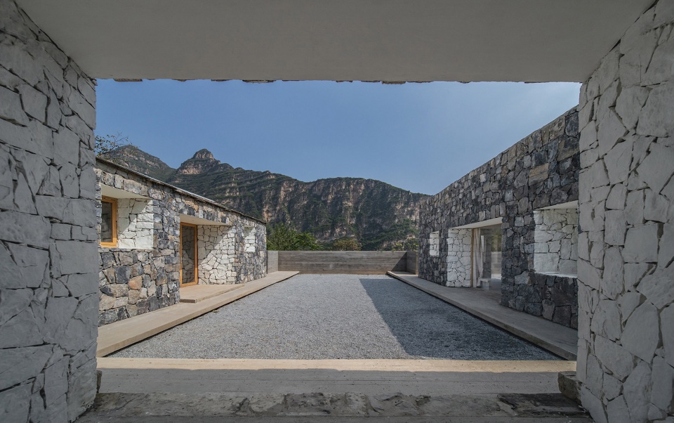 Mountain Dwelling STUDIO FSJ
