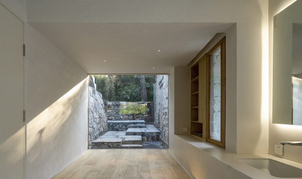Mountain Dwelling STUDIO FSJ