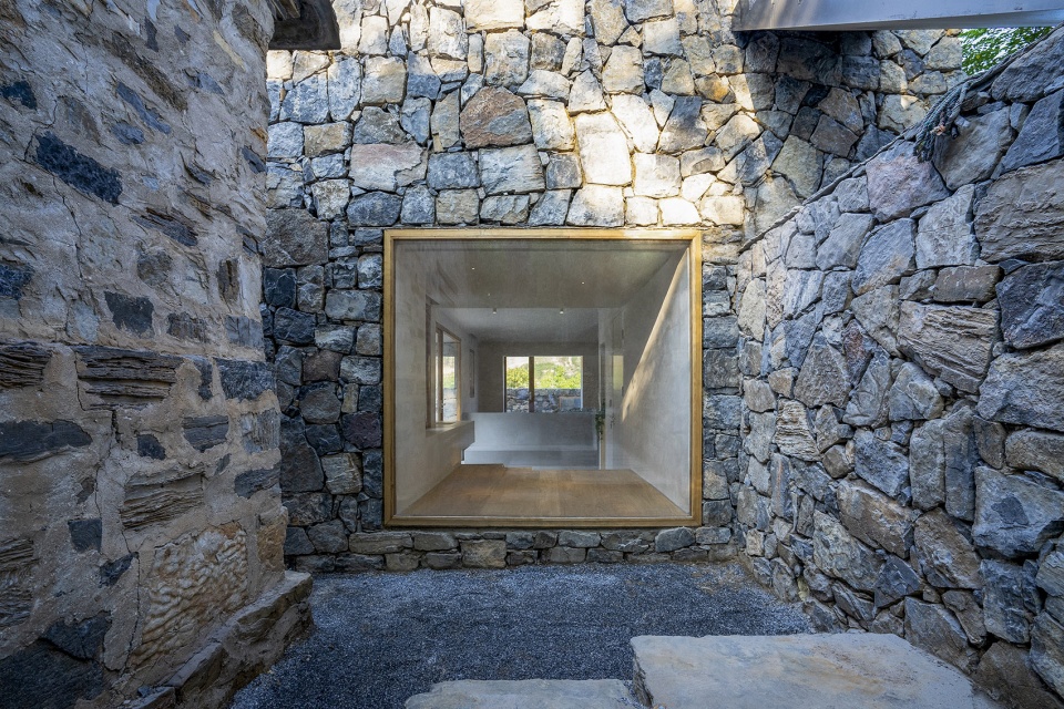 Mountain Dwelling STUDIO FSJ