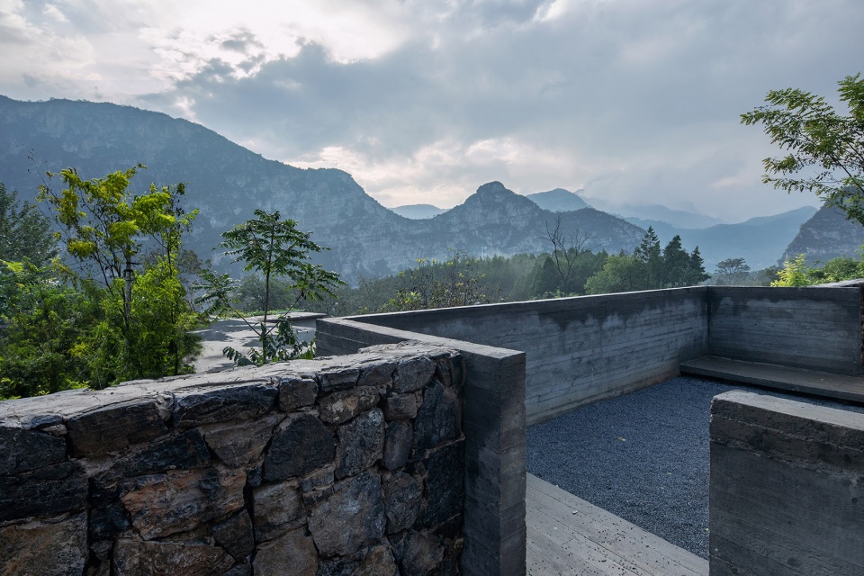 Mountain Dwelling STUDIO FSJ