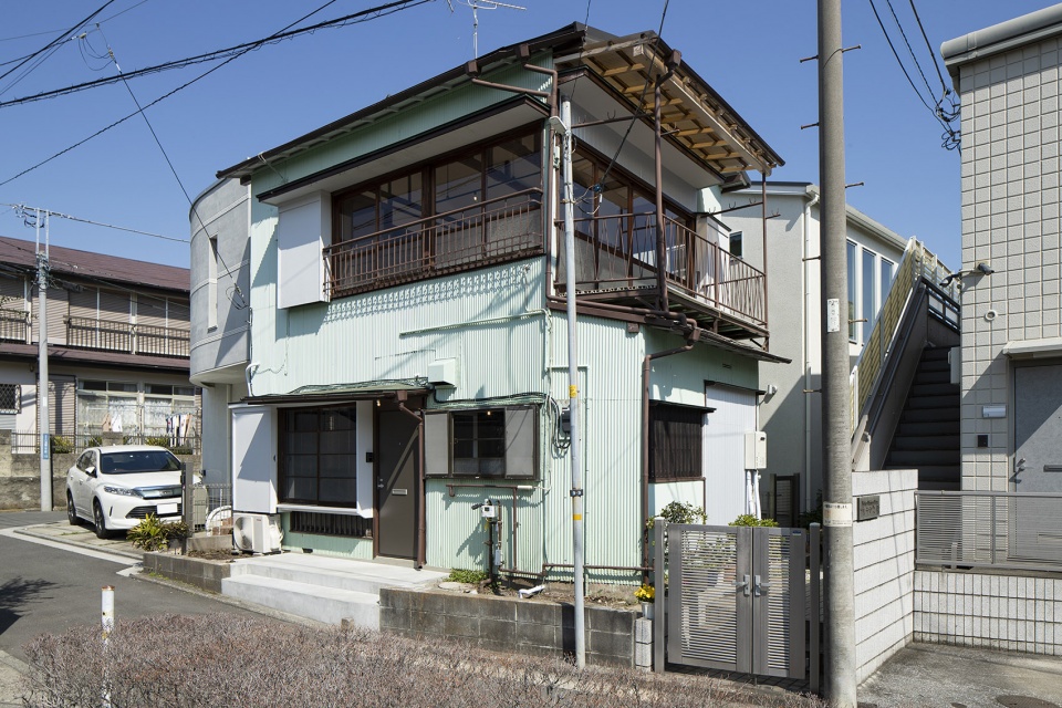 rokukakubashi house japan by roovice