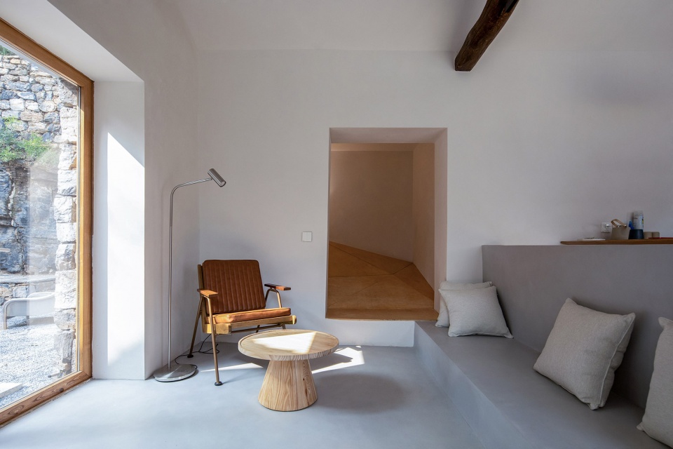 Mountain Dwelling STUDIO FSJ