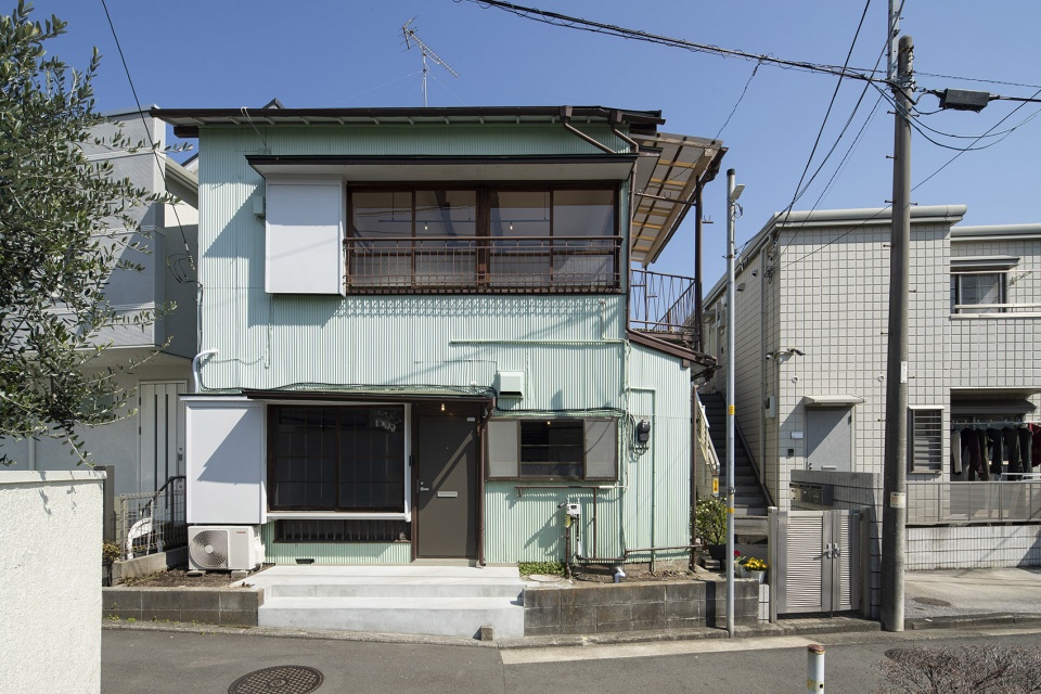rokukakubashi house japan by roovice