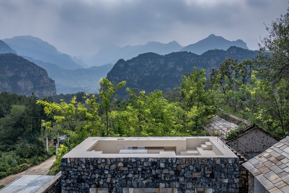 Mountain Dwelling STUDIO FSJ