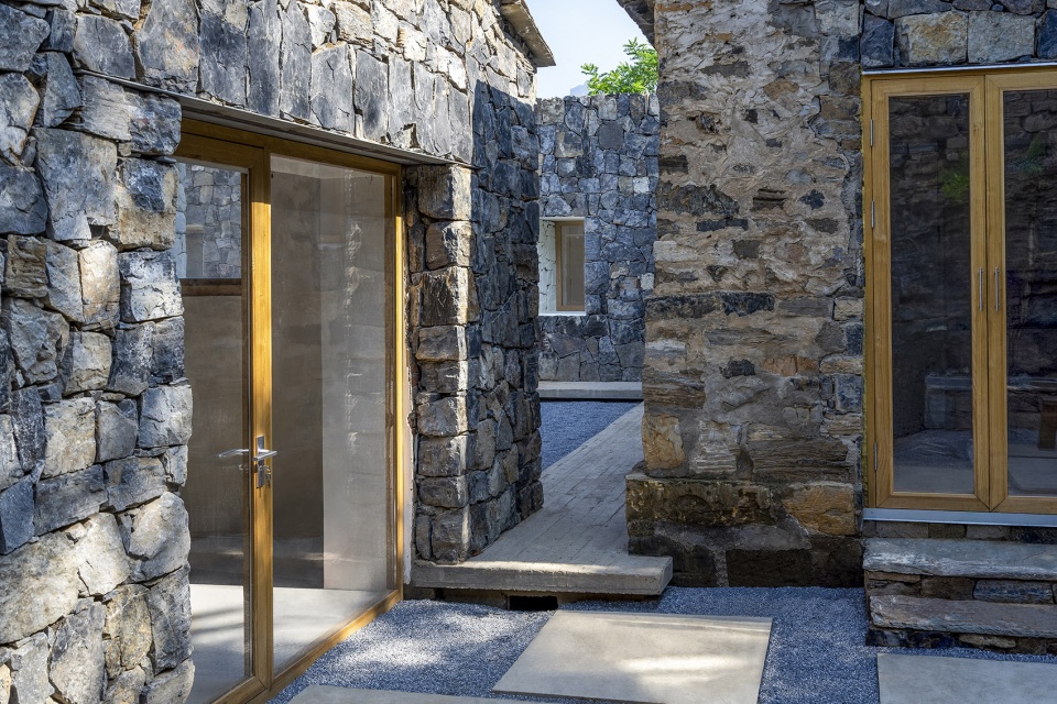 Mountain Dwelling STUDIO FSJ