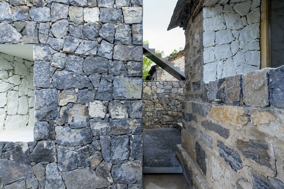 Mountain Dwelling STUDIO FSJ