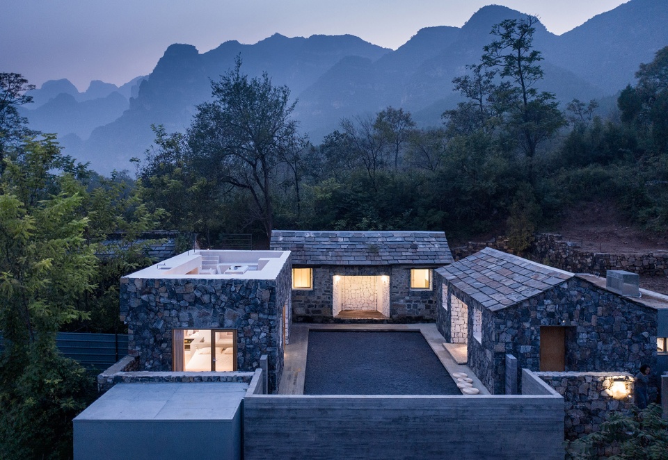 Mountain Dwelling STUDIO FSJ