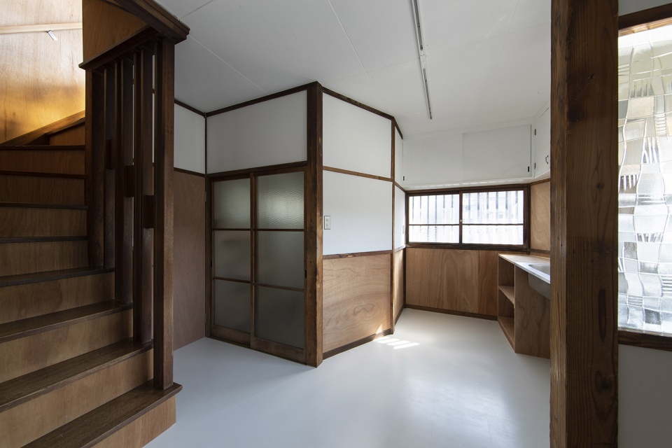 rokukakubashi house japan by roovice