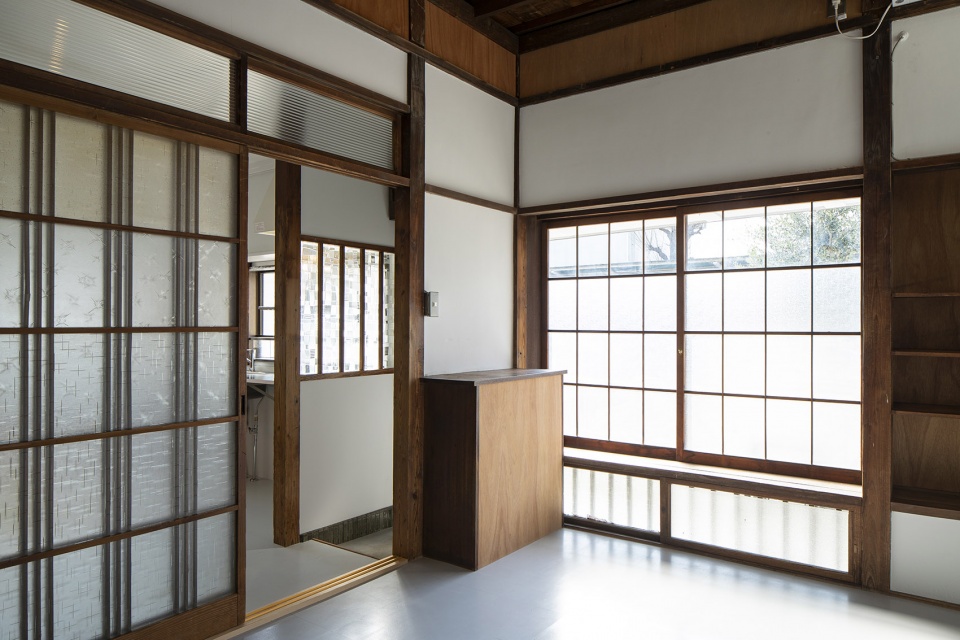 rokukakubashi house japan by roovice
