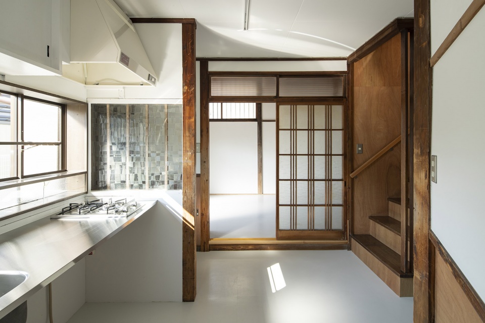 rokukakubashi house japan by roovice