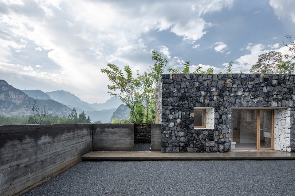 Mountain Dwelling STUDIO FSJ