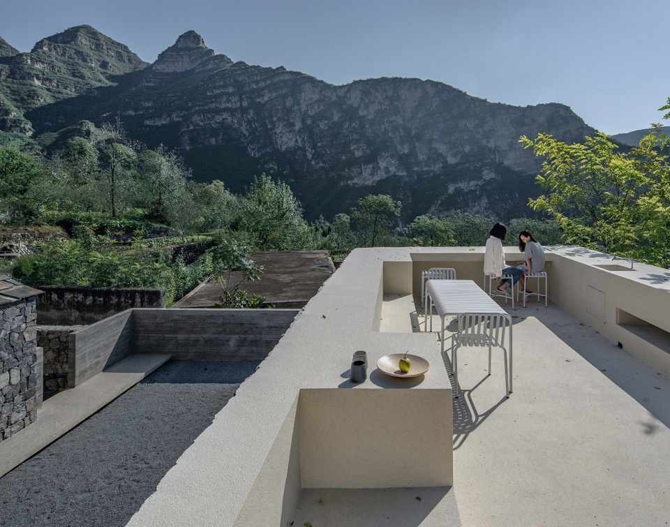 Mountain Dwelling STUDIO FSJ