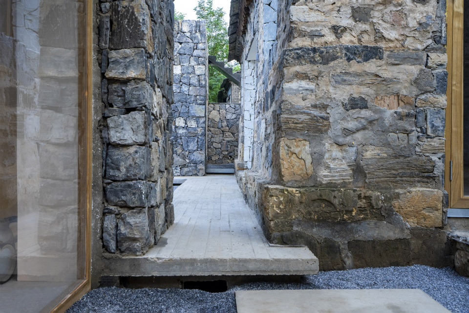 Mountain Dwelling STUDIO FSJ
