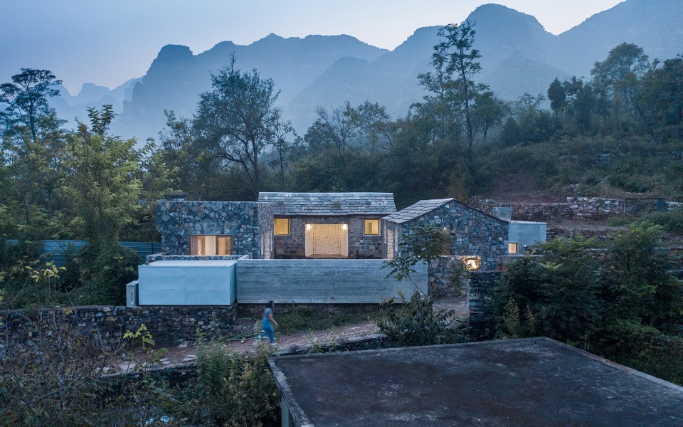 Mountain Dwelling STUDIO FSJ