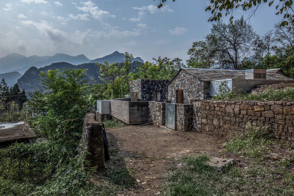 Mountain Dwelling STUDIO FSJ