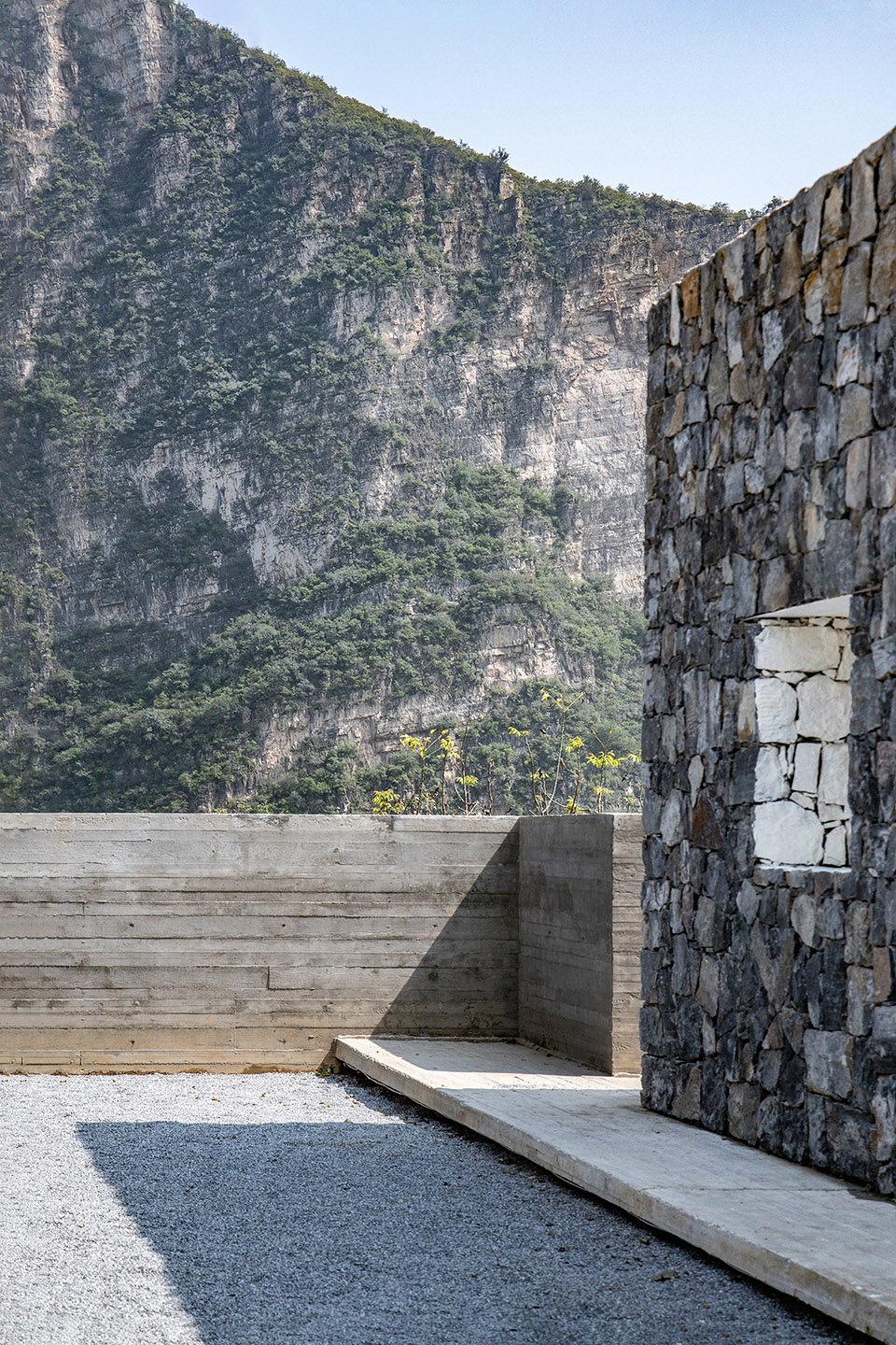 Mountain Dwelling STUDIO FSJ