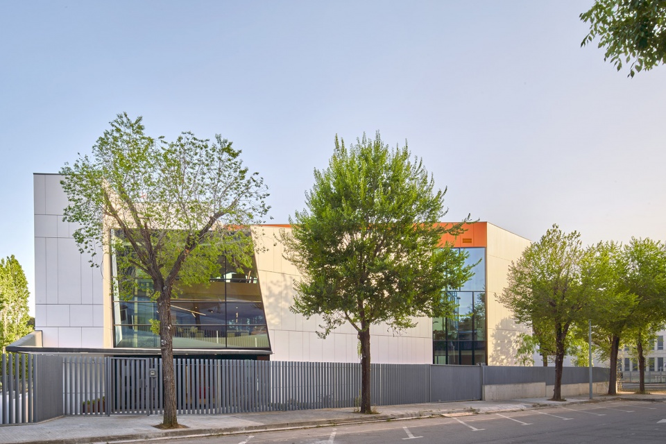 new magic box headquarters by oma octavio mestre arquitectos