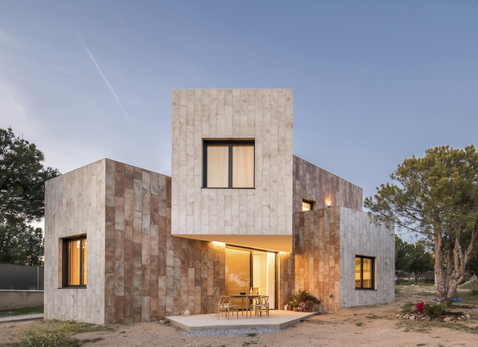 LLO HOUSE by OOIIO Architecture
