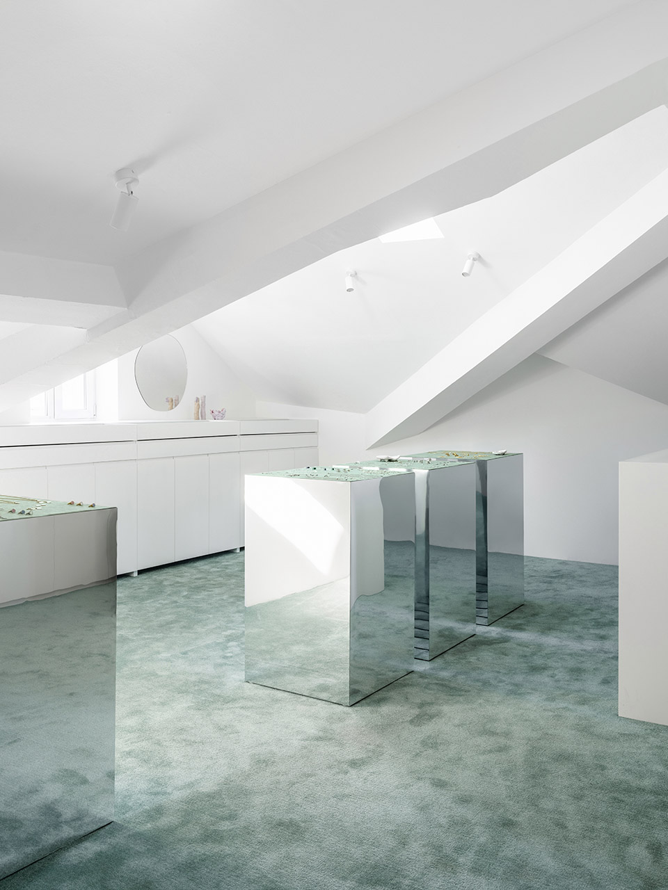 Qari Qris and Moonswoon jewelry store Lokastova Elena