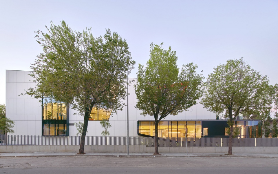 new magic box headquarters by oma octavio mestre arquitectos
