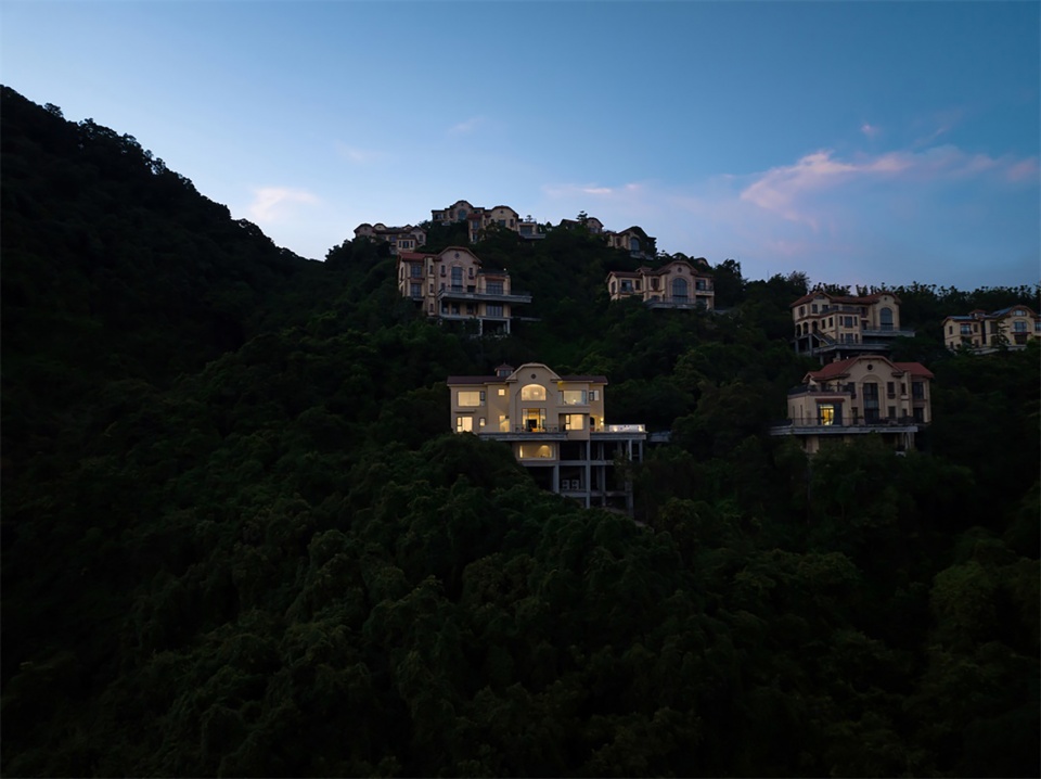Miyue Tianlu Secret Wild Wonderland Hotel China by G S DESIGN