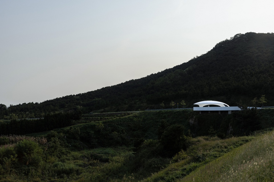 One Leaf Tea Pavilion in Rizhao Lanshan by Kong Xiangwei Studio