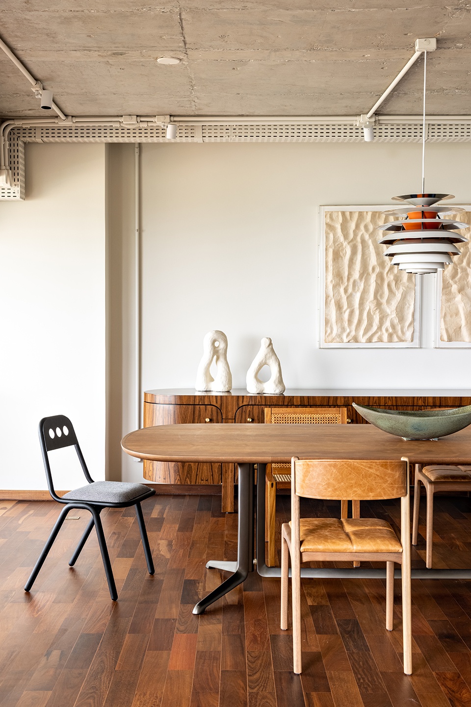Gale Apartment by MEMOLA ESTUDIO