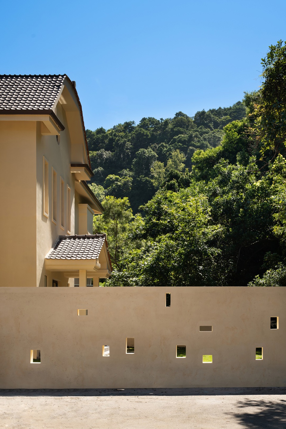 Miyue Tianlu Secret Wild Wonderland Hotel China by G S DESIGN