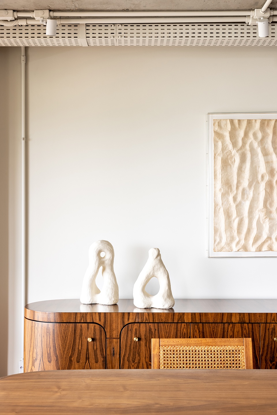Gale Apartment by MEMOLA ESTUDIO