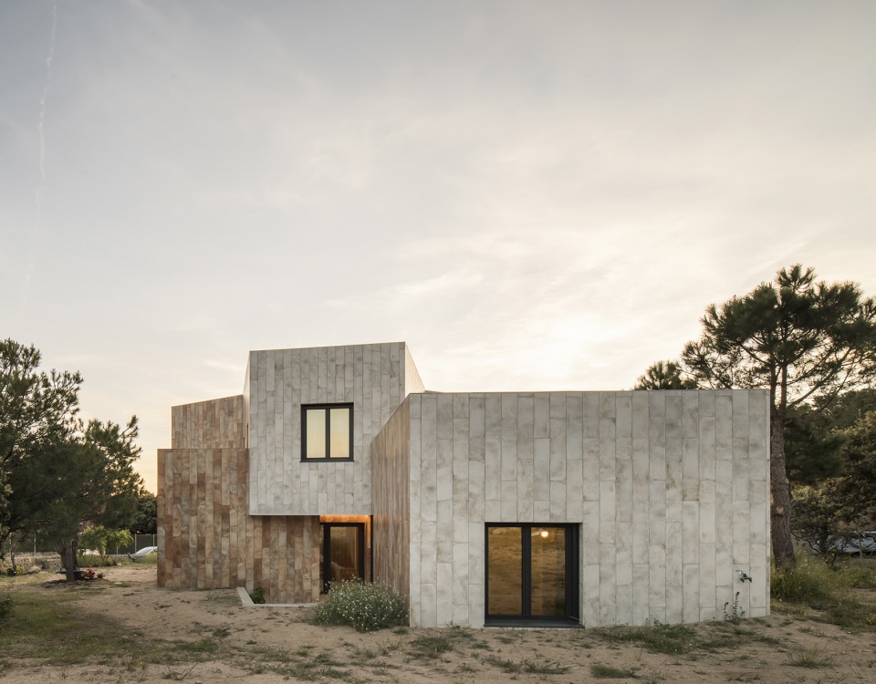LLO HOUSE by OOIIO Architecture