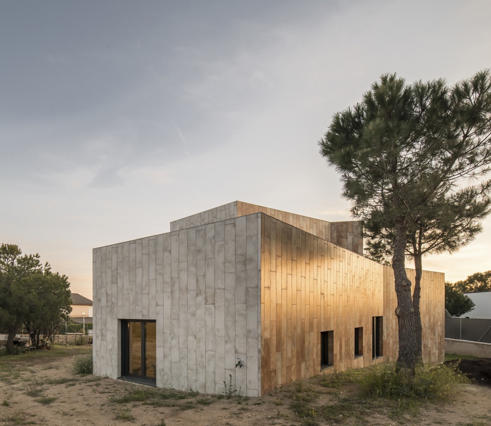 LLO HOUSE by OOIIO Architecture