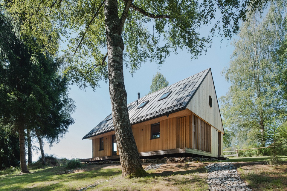 Lipno Lakeside Cabin by Les Archinautes