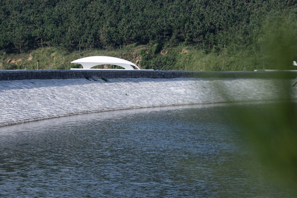 One Leaf Tea Pavilion in Rizhao Lanshan by Kong Xiangwei Studio