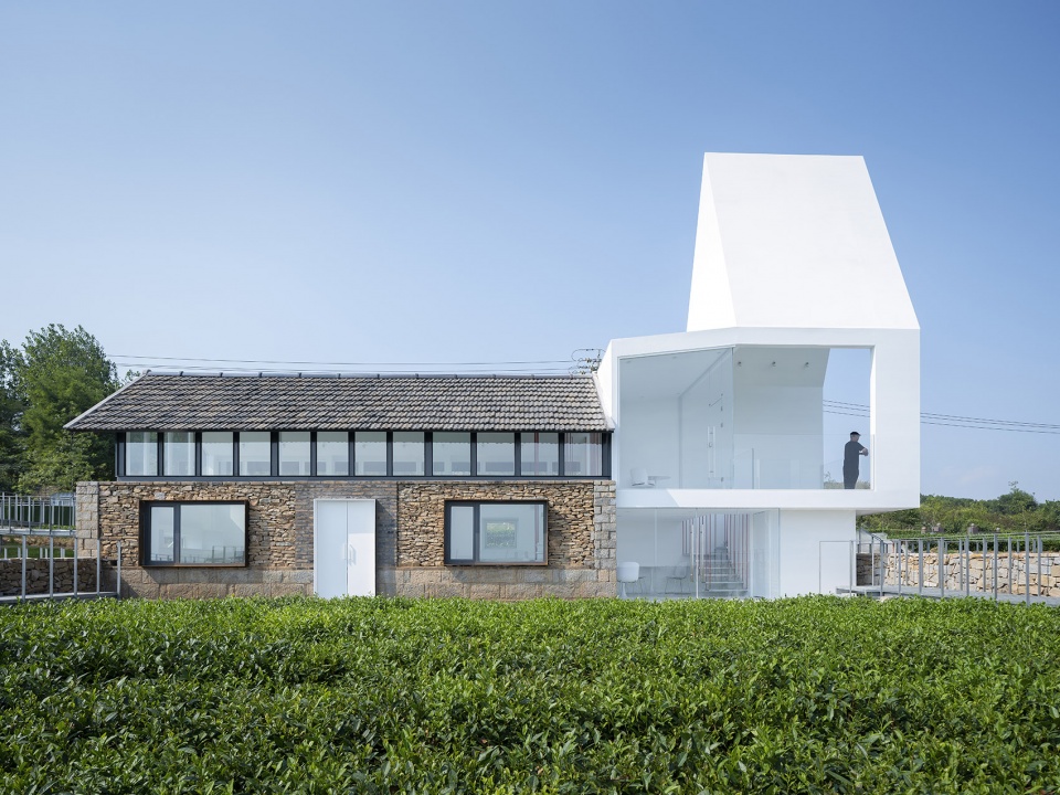 Watchman Teahouse by Guanzhu landscape plandesign institute Kong Xiangwei Studio