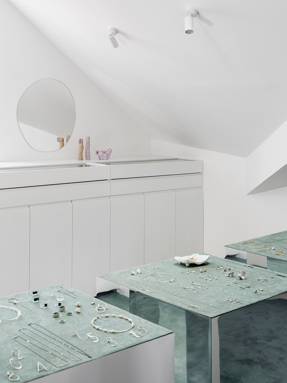Qari Qris and Moonswoon jewelry store Lokastova Elena