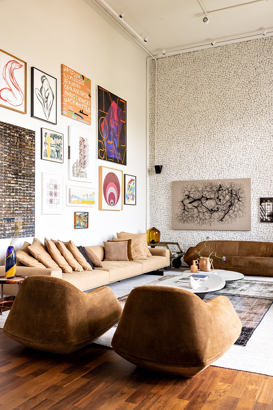 Gale Apartment by MEMOLA ESTUDIO