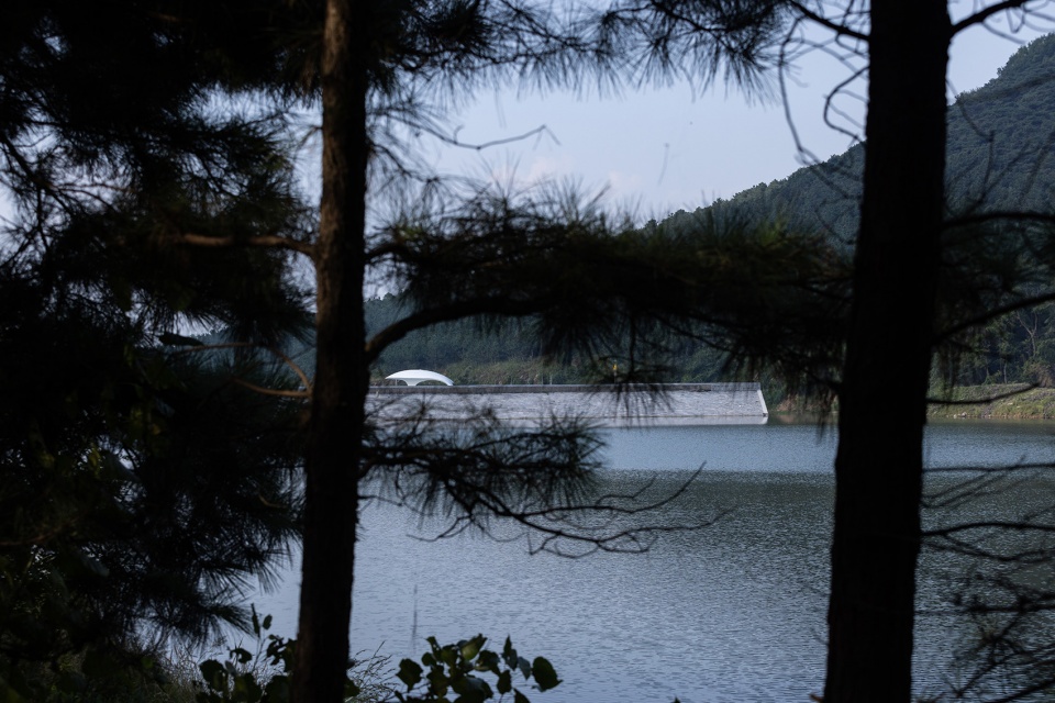 One Leaf Tea Pavilion in Rizhao Lanshan by Kong Xiangwei Studio