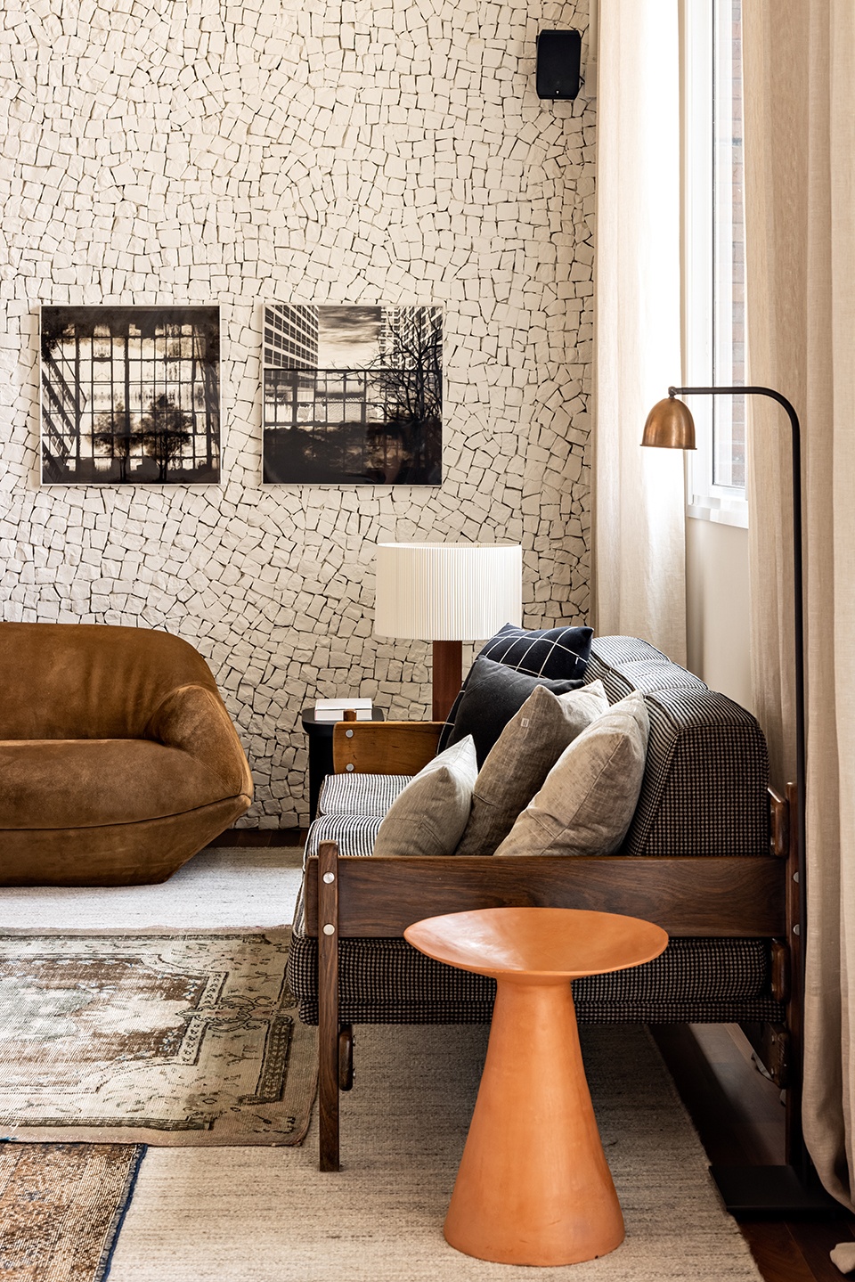 Gale Apartment by MEMOLA ESTUDIO