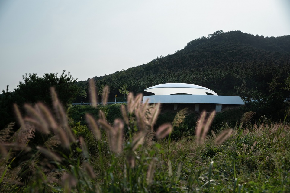 One Leaf Tea Pavilion in Rizhao Lanshan by Kong Xiangwei Studio