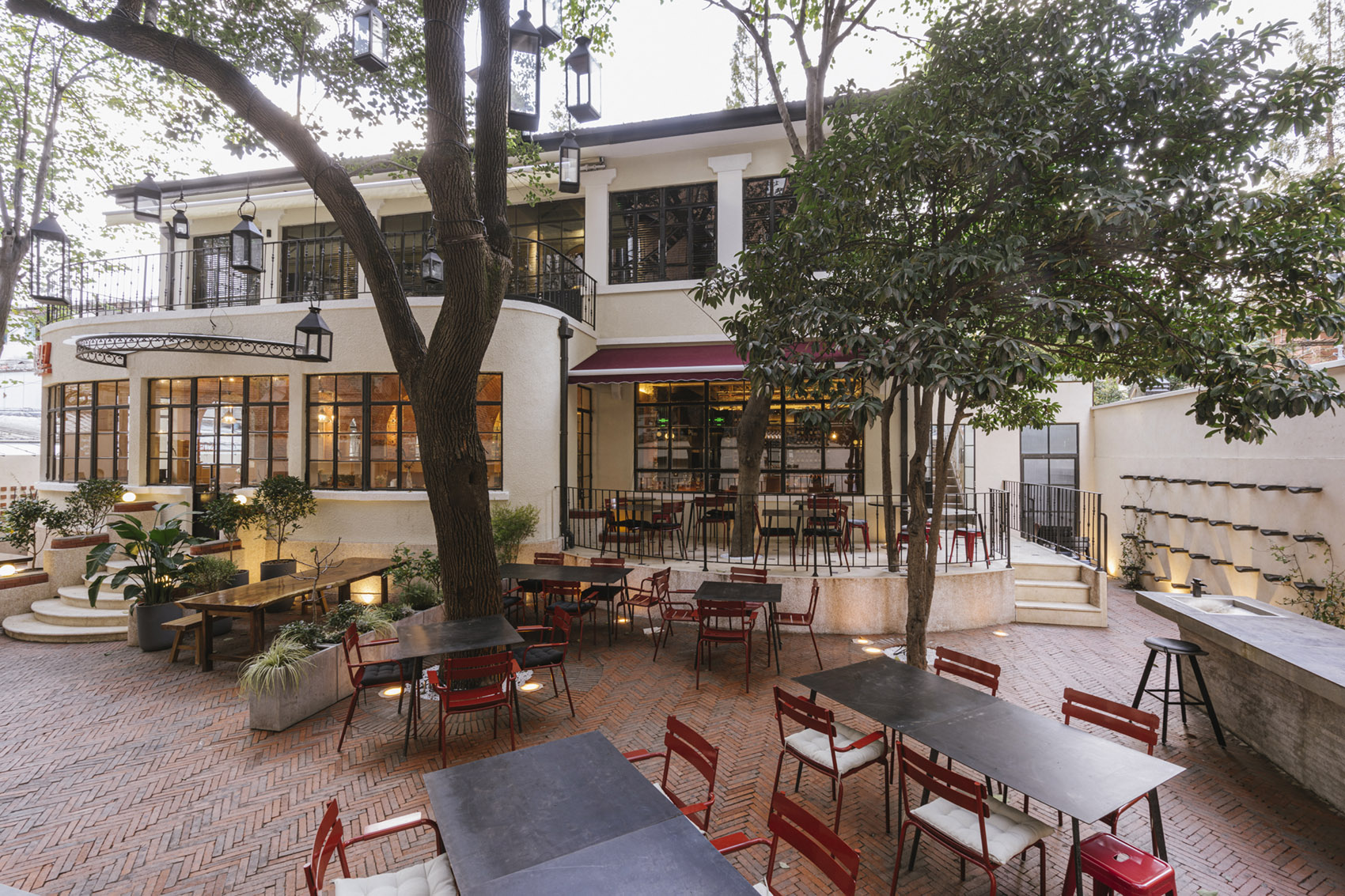 blaz french cantine by mirabeau architecture