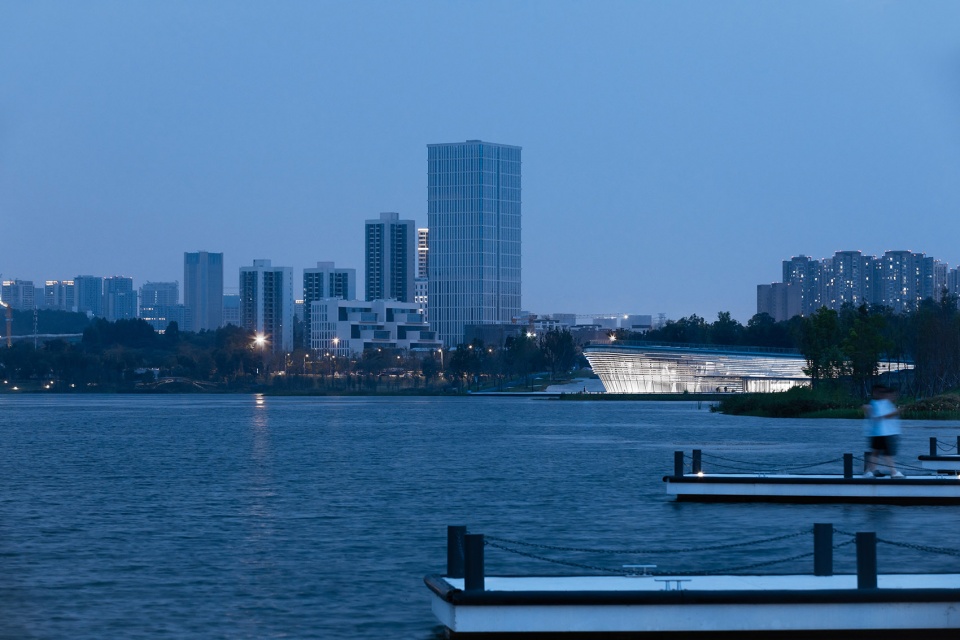xinglong lake roadshow center by tektonn architects