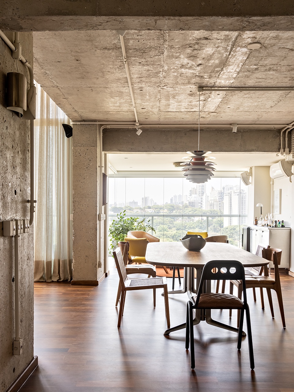 Gale Apartment by MEMOLA ESTUDIO