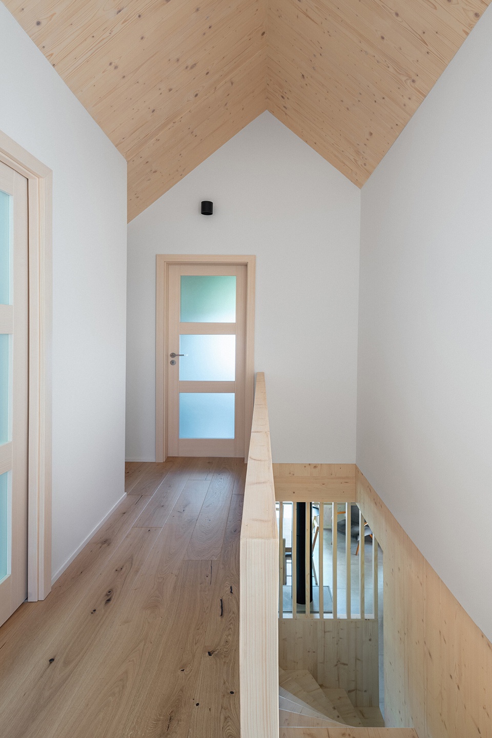 Lipno Lakeside Cabin by Les Archinautes