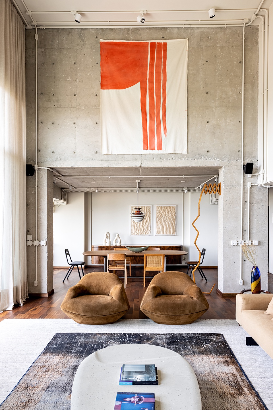 Gale Apartment by MEMOLA ESTUDIO