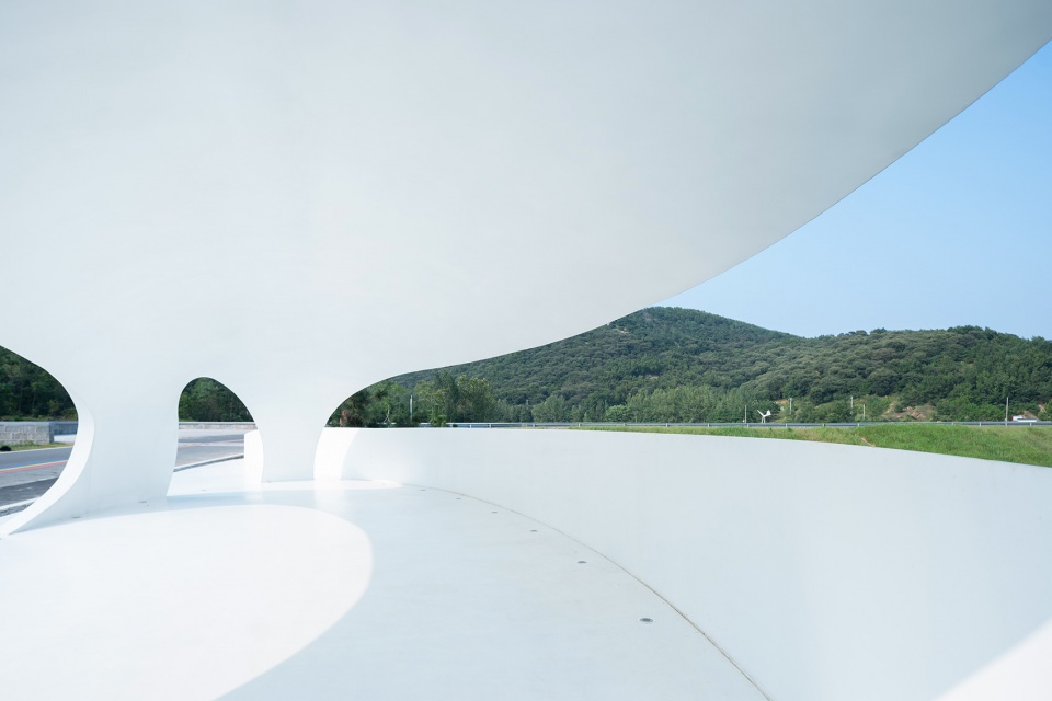 One Leaf Tea Pavilion in Rizhao Lanshan by Kong Xiangwei Studio