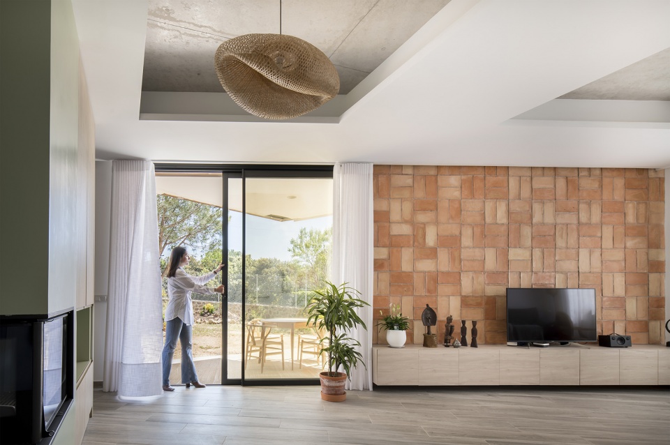 LLO HOUSE by OOIIO Architecture
